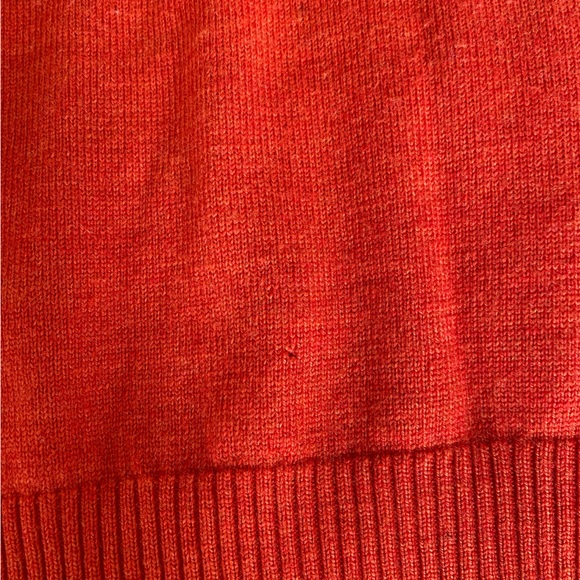 Mens Banana Republic v neck sweater. - Picture 2 of 6